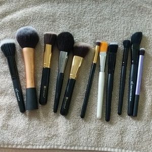 Assortment of Makeup Brushes (11pk)